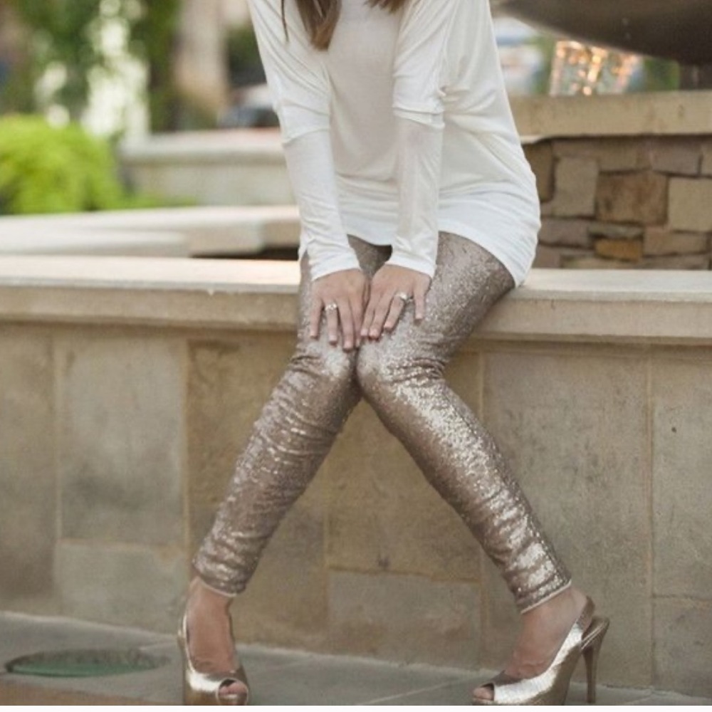 CHIC SILVER SEQUIN SKINNY PANTS♥️